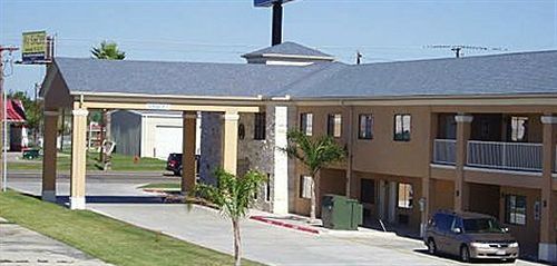 Texas Inn & Suites La Joya Екстериор снимка