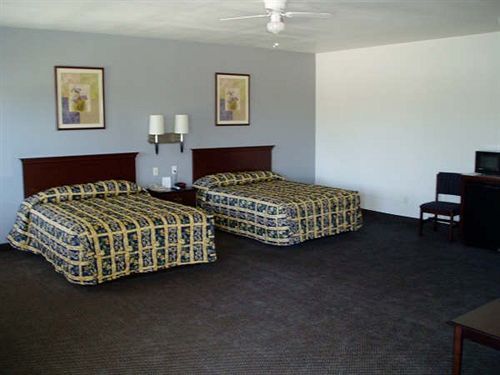 Texas Inn & Suites La Joya Екстериор снимка